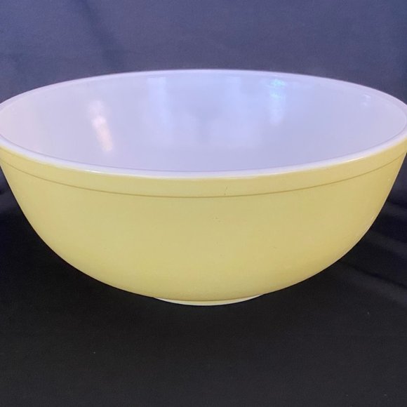 Pyrex 404 4 quart yellow mixing bowl, "primary colors" 1950s-60s - Picture 1 of 4